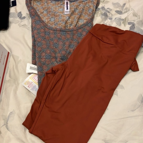 NWT LuLaRoe Mystery Box.  1 legging, 1 top, 1 shawl or jacket, 1 dress. - Picture 6 of 7